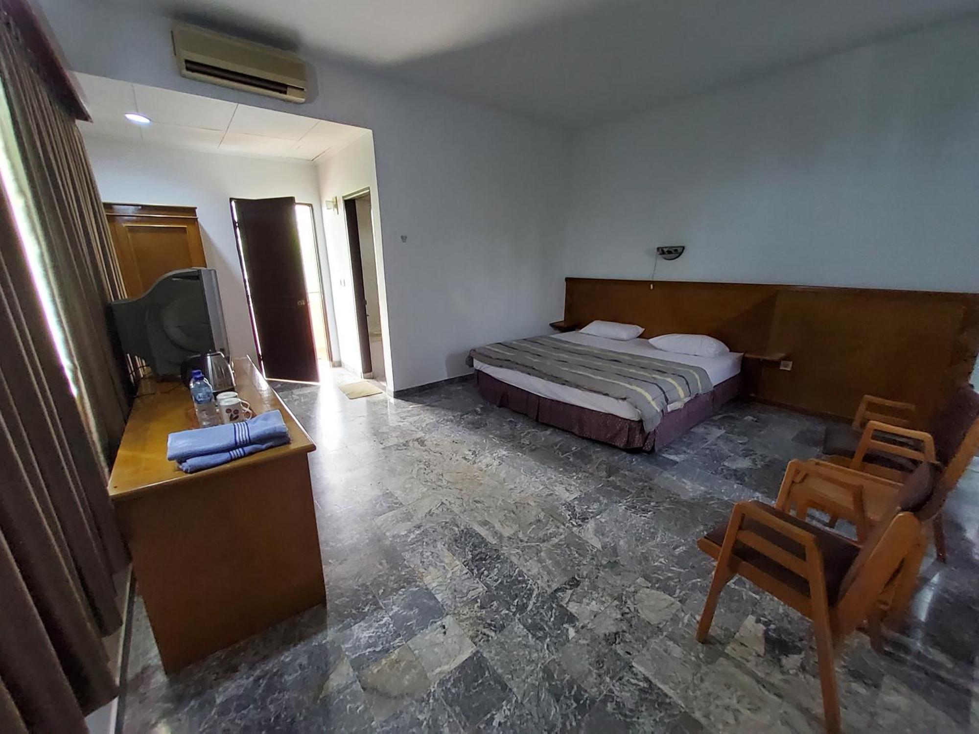 Hotel Kumala Samudra Cikakak ภายนอก รูปภาพ